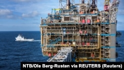 Norwegian Prime Minister Jonas Gahr Store visited the Sleipner A platform in the Sleipner East gas field of Norway's North Sea sector on October 1.