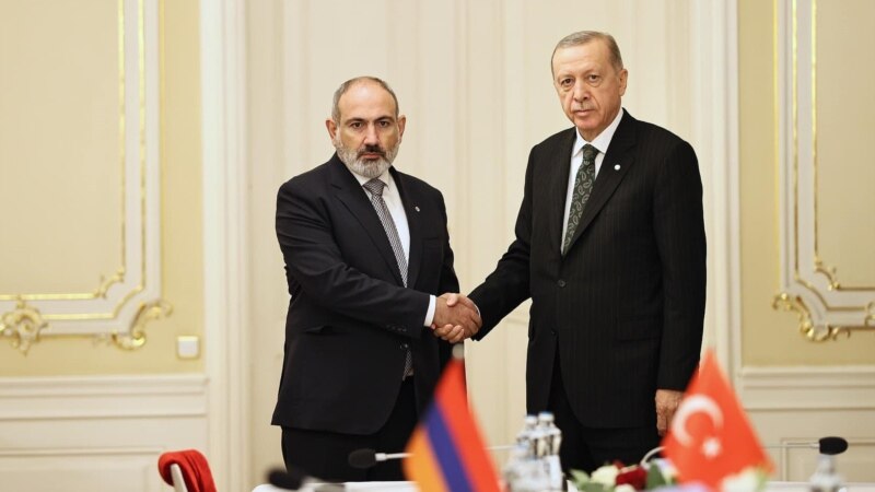 პრაღაში ერთმანეთს თურქეთის პრეზიდენტი და სომხეთის პრემიერ-მინისტრი ხვდებიან