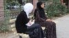 Жанар Дамирек (справа) и ее дочь в хиджабах. Алматы, 3 октября 2022 года