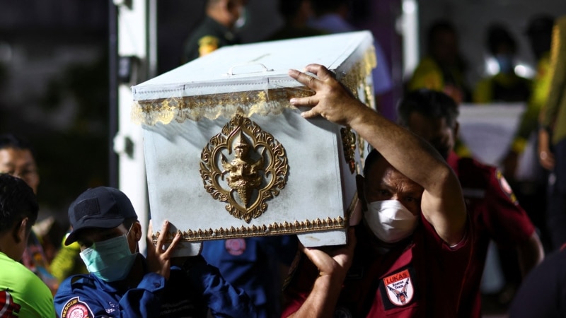 Porodice oplakuju ubijene u napadu na vrtić na Tajlandu