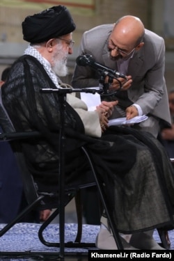 رسول جلیلی، رئیس دانشگاه شریف در دیداری با علی خامنه‌ای رهبر جمهوری اسلامی