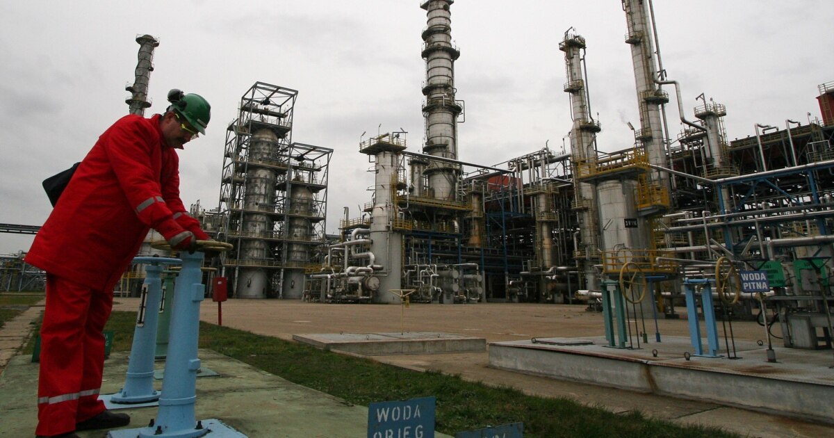 EU Delays Talks On Russian Oil Price Cap Until Next Week