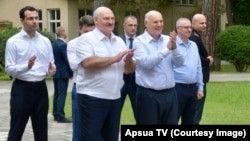 Інал Ардзінба (зьлева), Аляксандар Лукашэнка і Аслан Бжанія, Піцунда, 28 верасьня 2022 году