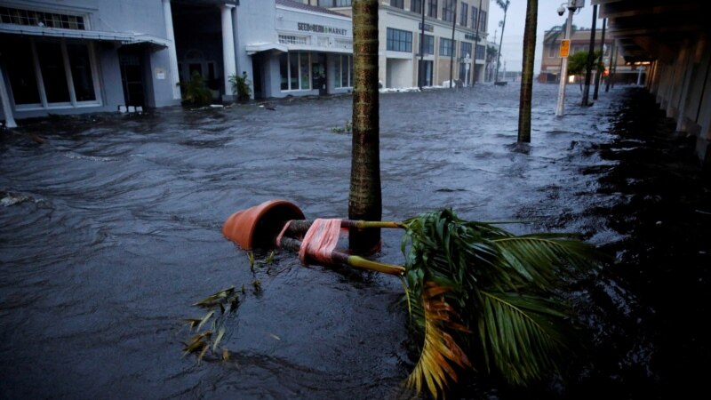 Ураганот Ијан предизвика поплави во Флорида 