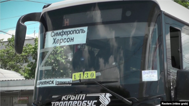 Херсон. Рейсовий автобус до окупованого Криму, який запровадила окупаційна влада