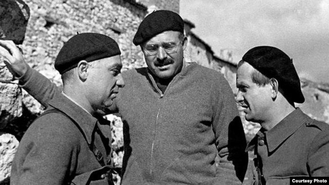 Хемингуэй в Испании, 1937.