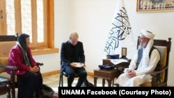 دیدار رزا اوتونبایوا نماینده ویژه سرمنشی سازمان ملل متحد برای افغانستان با عبدالسلام حنفی معاون رئیس الوزرای حکومت طالبان در کابل. 16 اکتوبر 2022