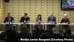 Predstavnici opozicije iz Republike Srpske na konferenciji za novinare u Beogradu: Ljubiša Petrović (L) i Milan Radović iz Srpske demokratske stranke i Branislav Borenović i Jelena Trivić iz Partije demokratskog progresa.