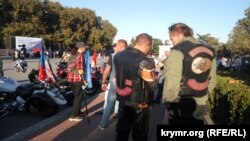 Участники митинга в Севастополе