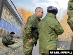 Нетрезвые мобилизованные военнослужащие в Твери, Российская Федерация. Архивное фото