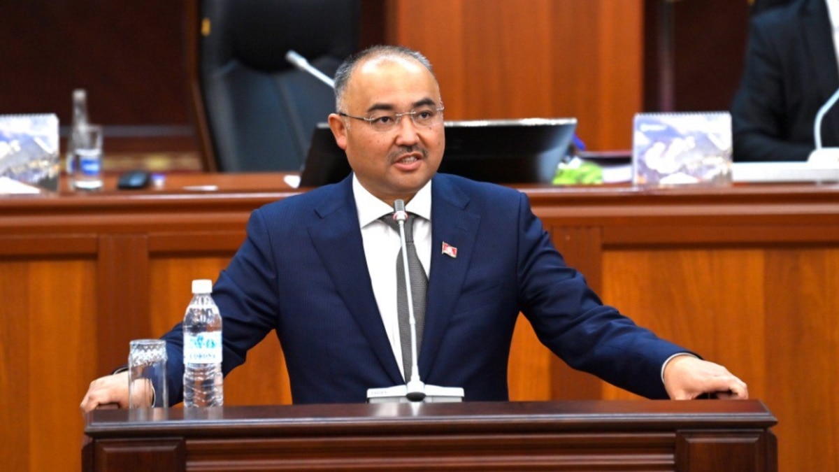 Мамытов даулетбек толегенович. Шакиев нурланбек тургунбекович. Спикеры парламента кыргызстана. Депутаты кыргызстана 2022 год. Спикер парламента киргизии.