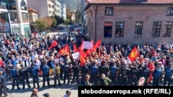 Снимката е илюстративна. На нея се вижда протест при откриването на центъра "Цар Борис Трети" в Охрид, 7 октомври 2022 г.