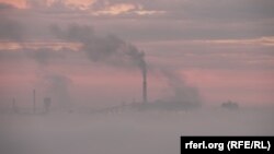 The Moldova Steel Works is often shrouded in smoke. (file photo)