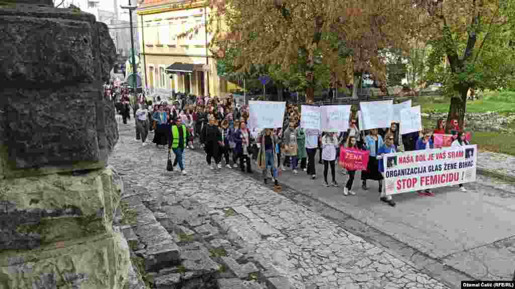 U Bihaću su žene izašle na proteste nakon ubistva sugrađanke koje se desilo 11. oktobra.