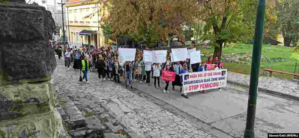 U Bihaću su žene izašle na proteste nakon ubistva sugrađanke koje se desilo 11. oktobra.