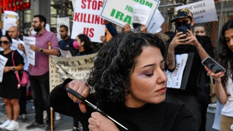 Глобални протести поради смртта на Иранката Махса Амини