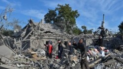 O zonă rezidențială din Zaporojie a fost grav avariată de o rachetă rusească. Fotografie făcută în 9 octombrie 2022. REUTERS/Stringer