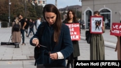 Marigona Shabiu, aktiviste e organizatës Nisma rinore për të drejtat e njeriut (YIHR) në Kosovë.