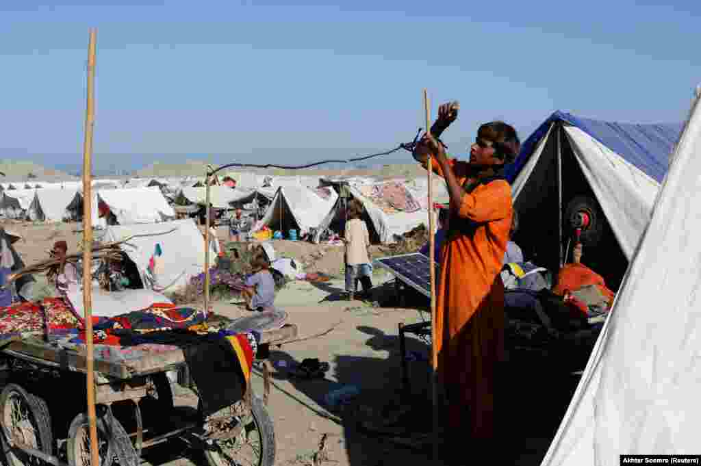 A man prepares a shelter for his family in Sehwan. More than two million houses have been damaged or destroyed, and around 7.9 million people are reportedly displaced, including some 598,000 people living in relief camps, according to reports by the Provincial Disaster Management Authorities (PDMA).