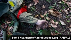 Тіло загиблого російського військового на Донеччині, жовтень 2022 року