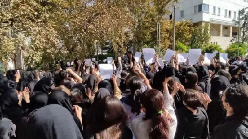 Ирандын башкы судьясы демонстранттарга катаал чара көрүүнү буйруду