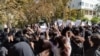 Studenți protestează în Iran, după moartea tinerei Mahsa Amini, 13 octombrie 2022.