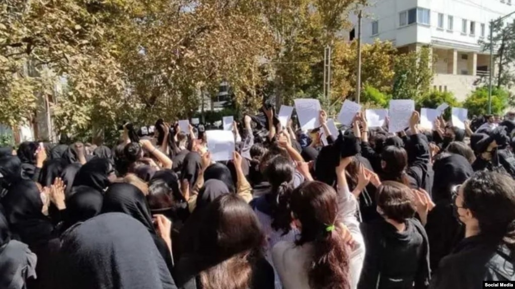 از اعتراضات دانشجویی در ایران پس از مرگ مهسا امینی در بازداشت پلیس