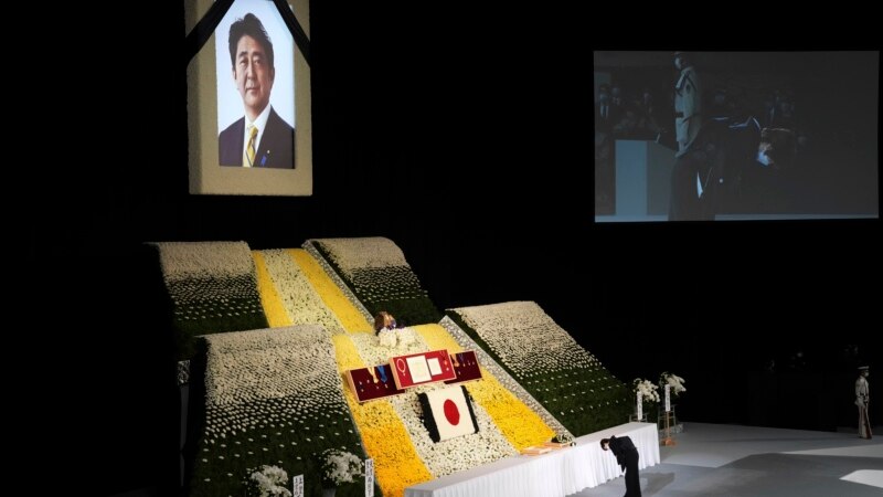 ناخشنودی ژاپنی‌ها از هزینه مراسم تشییع جنازه برای شینزو آبه