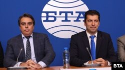 Съпредседателите на "Продължаваме промяната" Асен Василев и Кирил Петков, 7 октомври 2022 г.