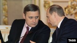 Kasyanov (left) with Putin in happier days