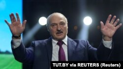 Аляксандар Лукашэнка выступае на жаночым форуме ў Менску 17 верасьня 2020 г.