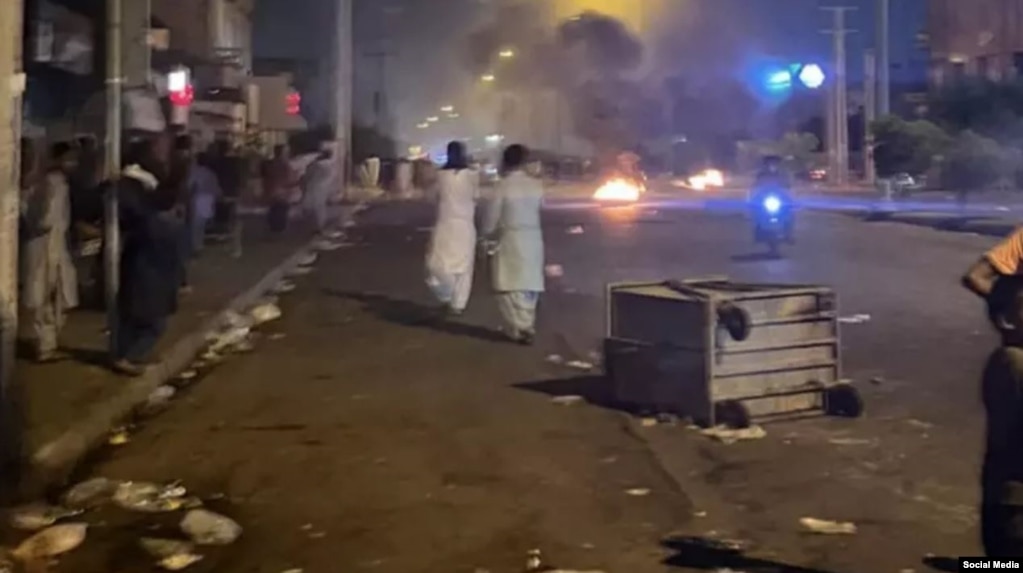 Anti-government protests in Zahedan escalated amid reports of a police official raping a Baluch girl. Mohammad Nayeb-Zehi 