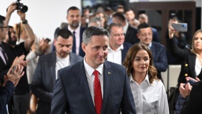Кандидатът на Социалдемократическата партия Денис Бечирович е вероятният нов представител