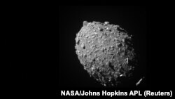 Астероїд Dimorphos обертається навколо більшого астероїду Didymos у 11 мільйонах кілометрів від Землі