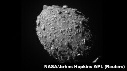 Asteroid Dimorphos snimljen iz svemirske sonde DART 11 sekundi prije udara, 26. septembar 2022. 
