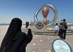 Часы "обратного футбольного отсчета" в Дохе. Октябрь 2022 года