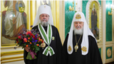 Mitropolitul Vladimir (stânga), în timpul vizitei la Moscova, atunci când a fost decorat de Patriarhul Kirill cu Ordinul Patriarhal „Cuviosului Serafim de la Sarov”, gr. I, octombrie 2022.