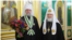 Mitropolitul Vladimir (stânga), în timpul vizitei la Moscova, atunci când a fost decorat de Patriarhul Kirill cu Ordinul Patriarhal „Cuviosului Serafim de la Sarov”, gr. I, octombrie 2022.