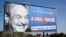 A Soros Györgyöt bíráló kormányzati propagandakampány keretében kirakott plakátok egyike Magyarországon