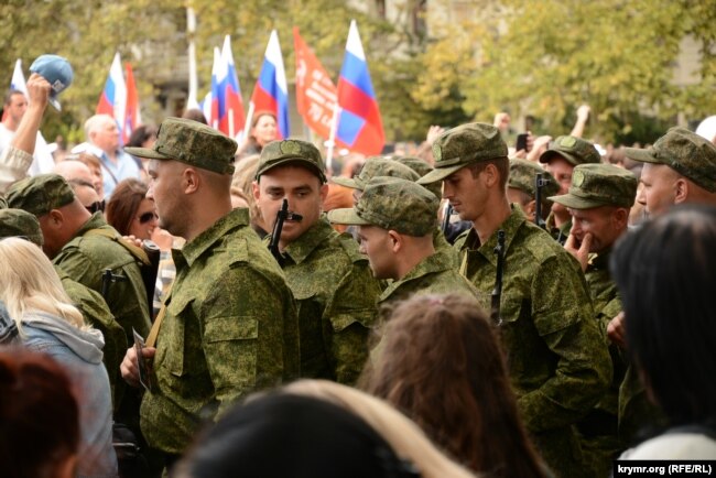 Мітинг у Севастополі, присвячений проводам російських військовослужбовців 47-ї мотострілецької дивізії на війну. Крим, 27 вересня 2022 року