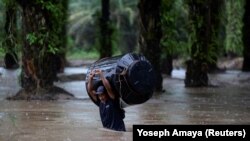 Хондурас погоден од ураганот Јулија