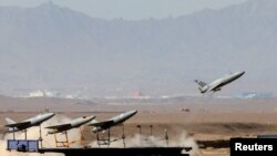 نمایی از پرتاب یک پهپاد ایرانی در جریان یک رزمایش نظامی در نقطه‌ای نامعلوم از ایران
