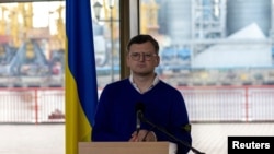 «Я вітаю заяву Єнса Столтенберґа про те, що НАТО планує найближчими днями поставити в Україну системи протиповітряної оборони проти дронів», – заявив голова МЗС України