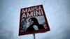 Fotografia e Mahsa Aminit, vdekja e të cilës në paraburgim në Teheran, nxiti valën e protestave në Republikën Islamike. 