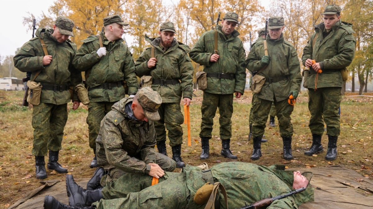 Людей нет, разве сам не видишь?