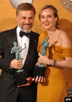 С Даян Крюгер, с която си партнира в "Гадни копилета", на 16-ите годишни награди на Гилдията на актьорите (SAG) в Лос Анджелис през 2010 г.
