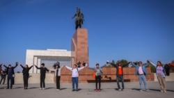 Сөз эркиндигин коргоп Бишкектин борбордук аянтына чыккандар, 14-октябрь, 2022-жыл. Архив 