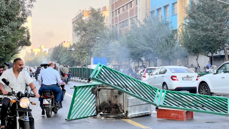 Над 200 загинати во немирите што го потресуваат Иран