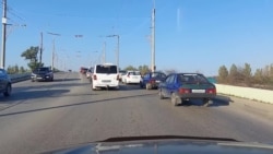 После взрыва на Крымском мосту в Керчи образовались огромные очереди на АЗС (видео)