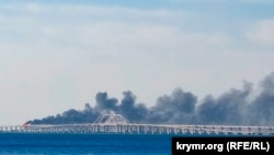 В ранния следобед Русия съобщи, че пожарът на моста е потушен с помощта на хеликоптер.